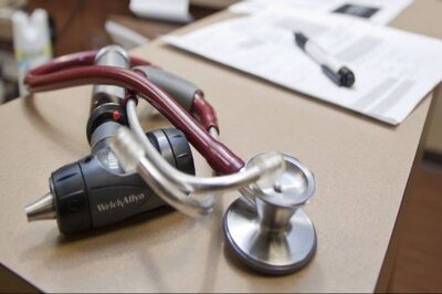 4 Healthcare Management challenges solved with HRMS - stethascope